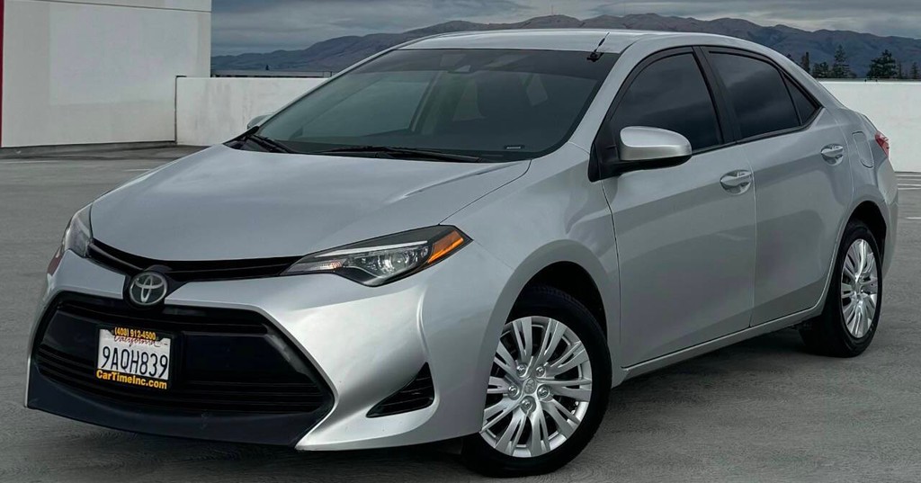 Toyota Corolla Vehicle Full-screen Gallery Image 02