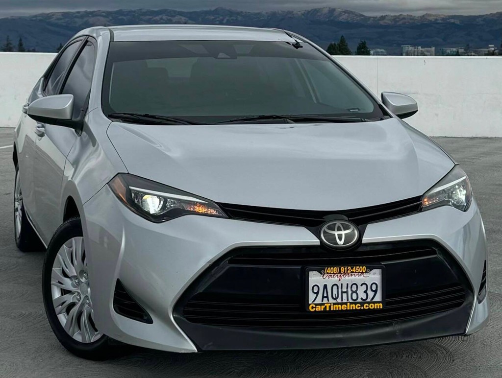 Toyota Corolla Vehicle Full-screen Gallery Image 03