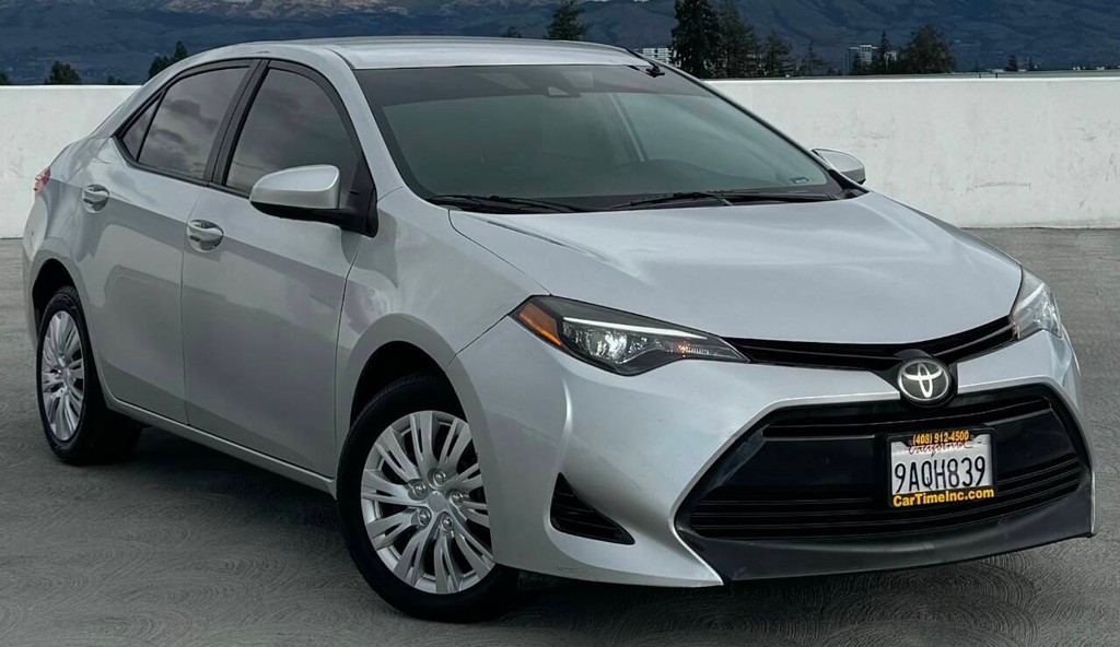 Toyota Corolla Vehicle Full-screen Gallery Image 04