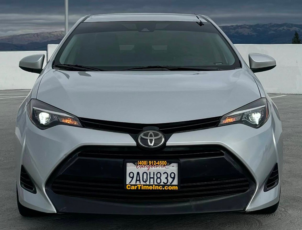 Toyota Corolla Vehicle Full-screen Gallery Image 05