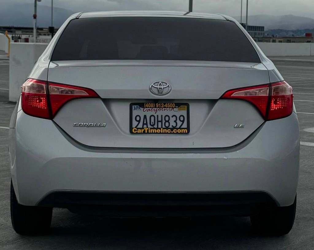 Toyota Corolla Vehicle Full-screen Gallery Image 10