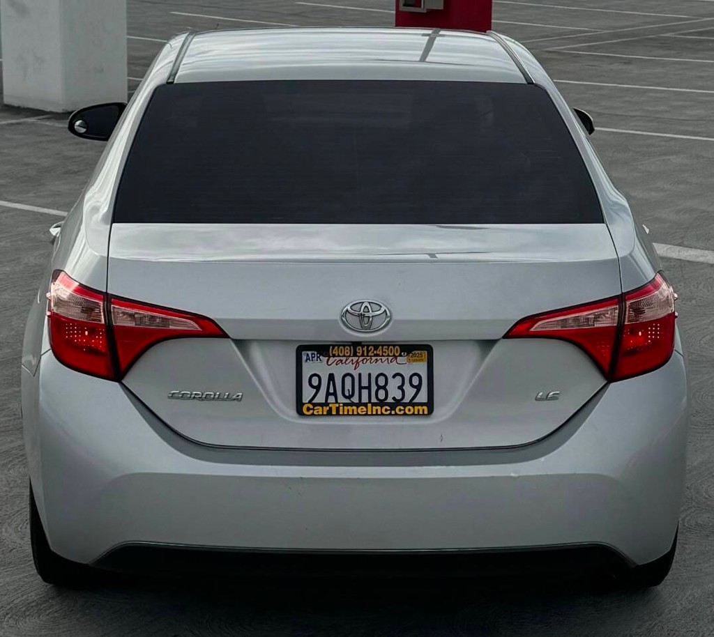 Toyota Corolla Vehicle Full-screen Gallery Image 11