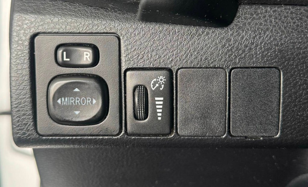 Toyota Corolla Vehicle Full-screen Gallery Image 18