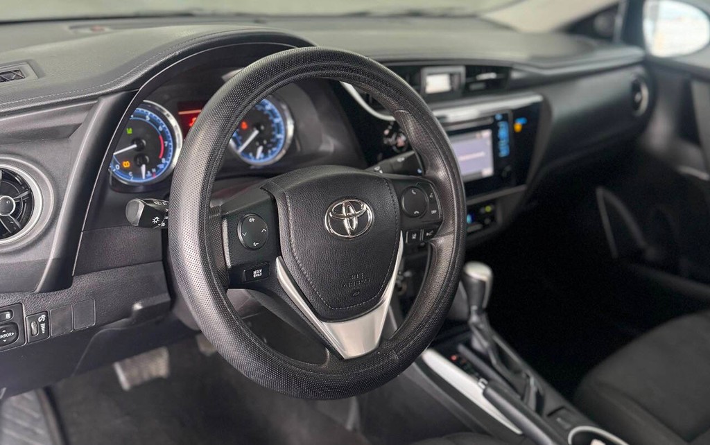 Toyota Corolla Vehicle Full-screen Gallery Image 20