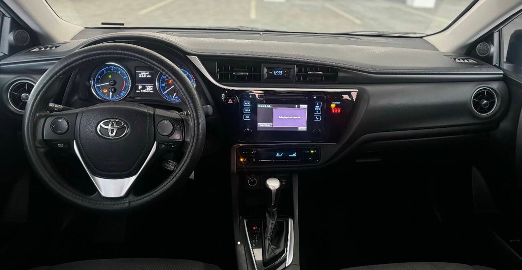 Toyota Corolla Vehicle Full-screen Gallery Image 22