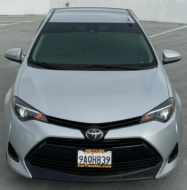 Toyota Corolla Vehicle Full-screen Gallery Image 06