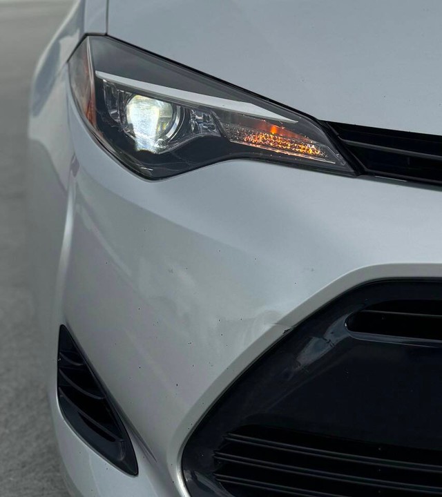 Toyota Corolla Vehicle Full-screen Gallery Image 13