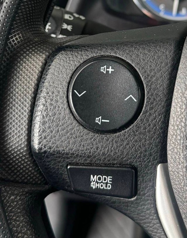 Toyota Corolla Vehicle Full-screen Gallery Image 16