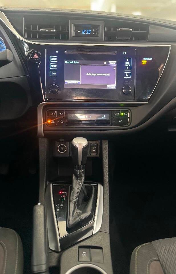 Toyota Corolla Vehicle Full-screen Gallery Image 23