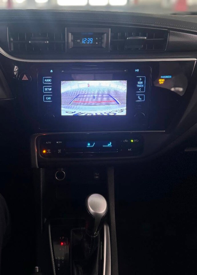 Toyota Corolla Vehicle Full-screen Gallery Image 25