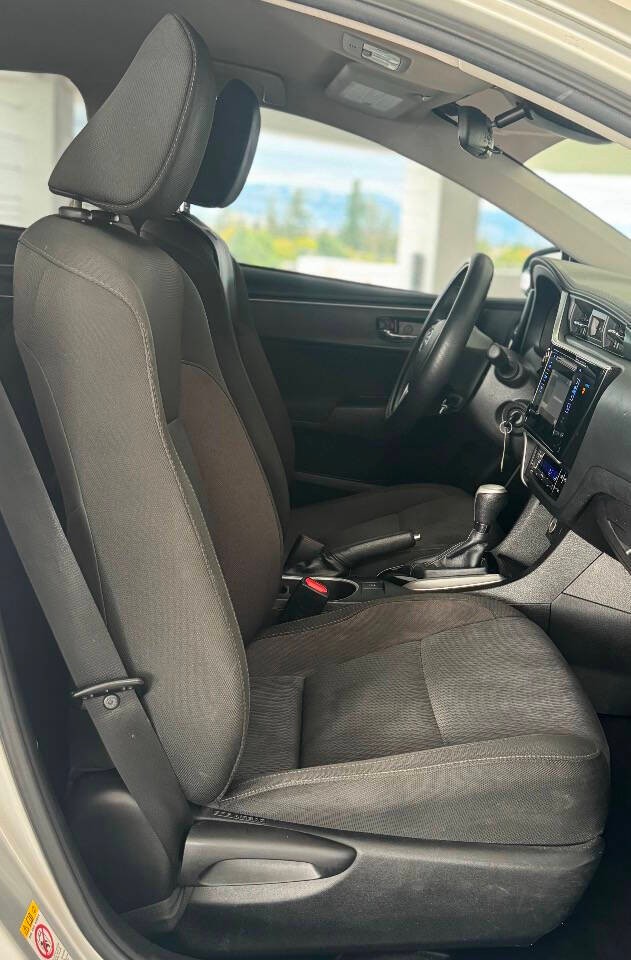 Toyota Corolla Vehicle Full-screen Gallery Image 26