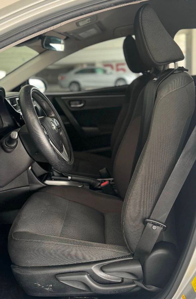 Toyota Corolla Vehicle Full-screen Gallery Image 28