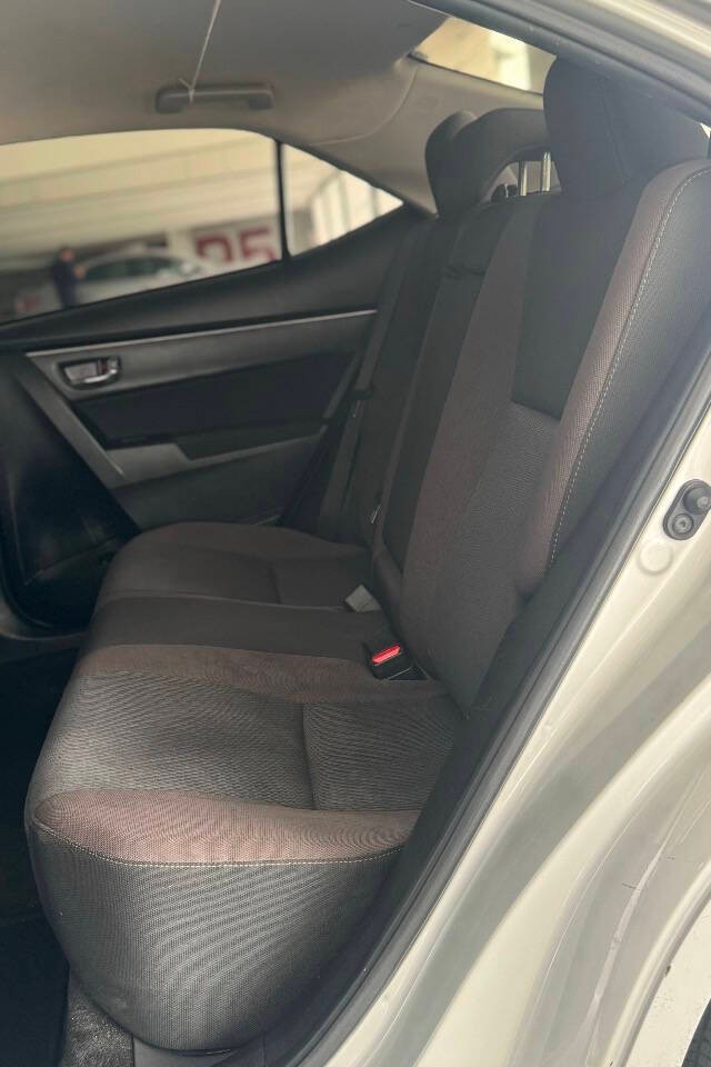 Toyota Corolla Vehicle Full-screen Gallery Image 29