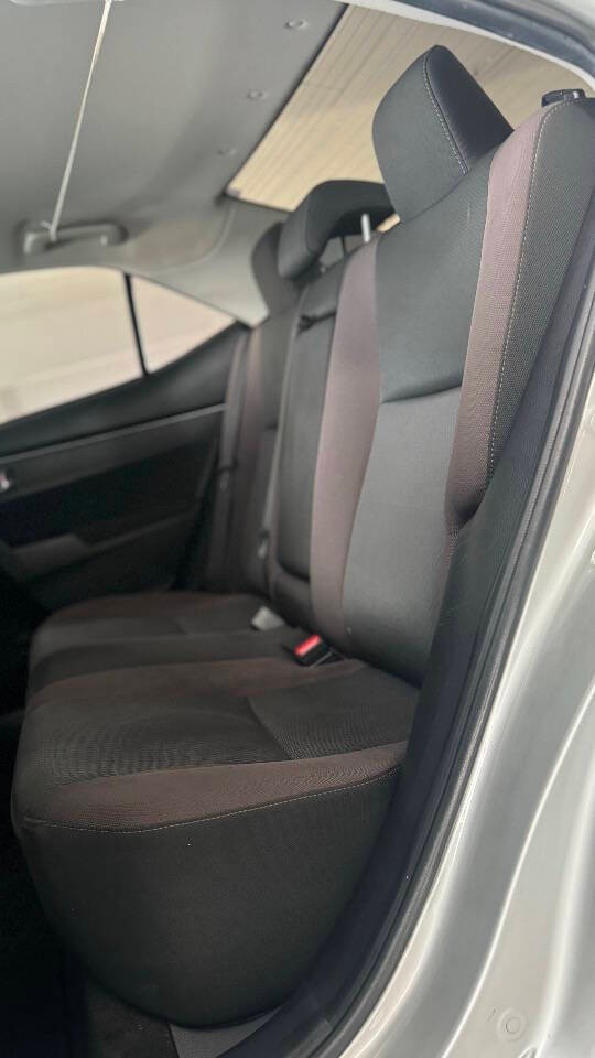 Toyota Corolla Vehicle Full-screen Gallery Image 32