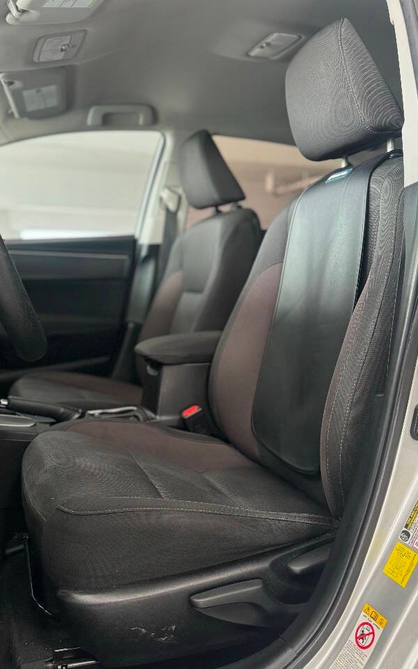 Toyota Corolla Vehicle Full-screen Gallery Image 33