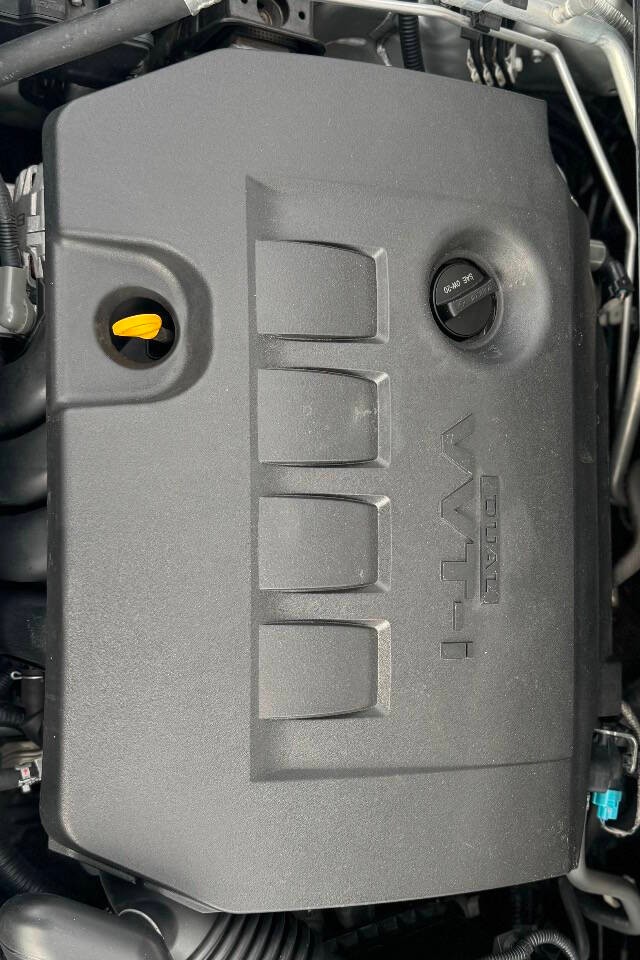 Toyota Corolla Vehicle Full-screen Gallery Image 34