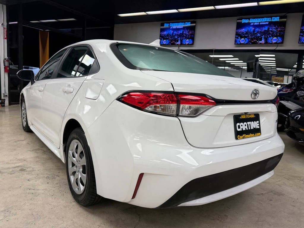 Toyota Corolla Vehicle Full-screen Gallery Image 05