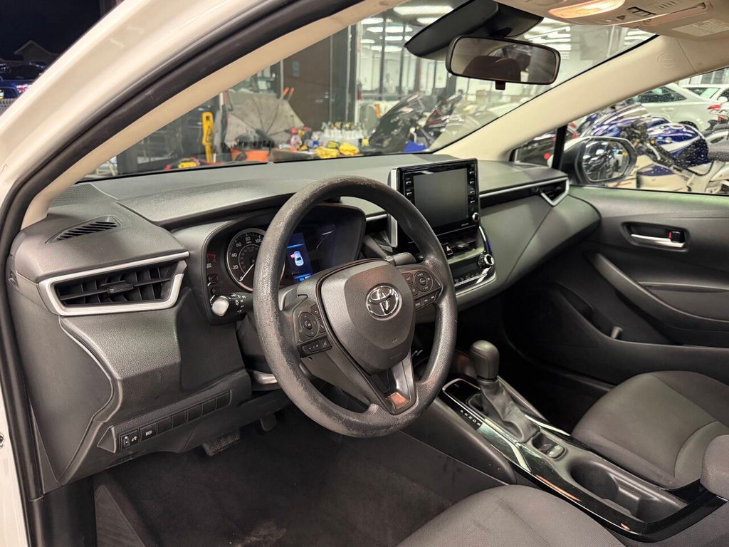 Toyota Corolla Vehicle Full-screen Gallery Image 08