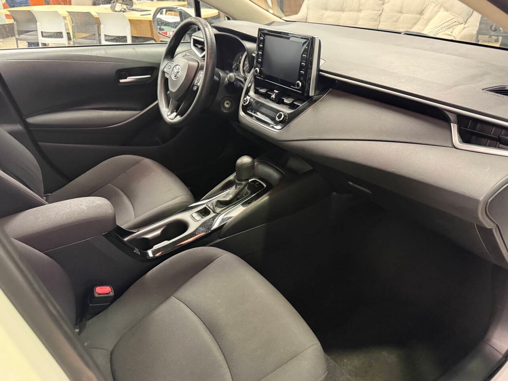 Toyota Corolla Vehicle Full-screen Gallery Image 09