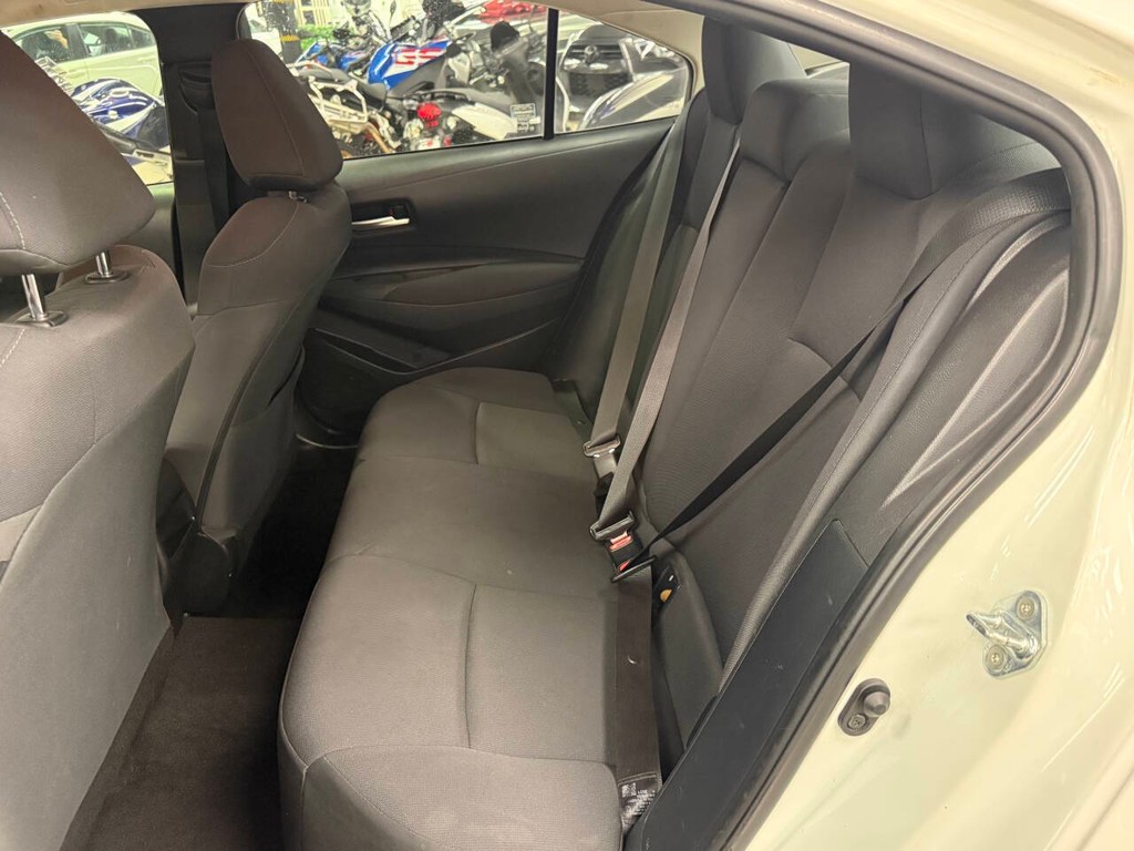 Toyota Corolla Vehicle Full-screen Gallery Image 11