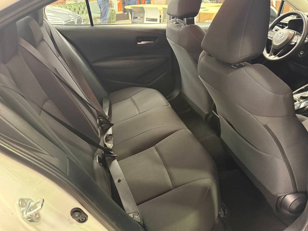 Toyota Corolla Vehicle Full-screen Gallery Image 12