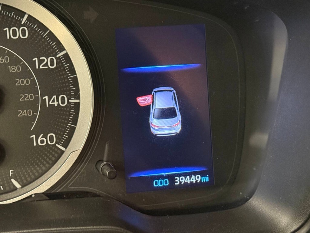 Toyota Corolla Vehicle Full-screen Gallery Image 13