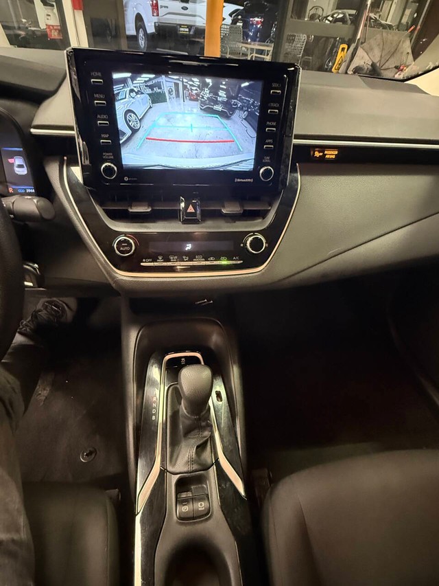 Toyota Corolla Vehicle Full-screen Gallery Image 15