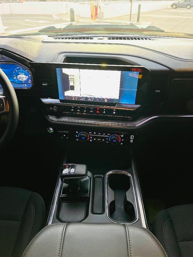 Chevrolet Silverado 1500 Vehicle Full-screen Gallery Image 11