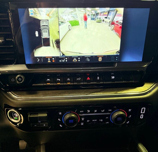 Chevrolet Silverado 1500 Vehicle Full-screen Gallery Image 12