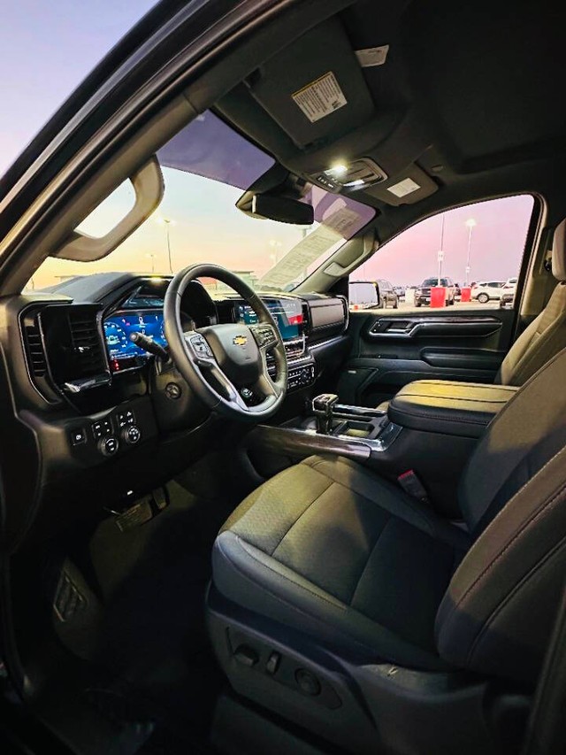 Chevrolet Silverado 1500 Vehicle Full-screen Gallery Image 14