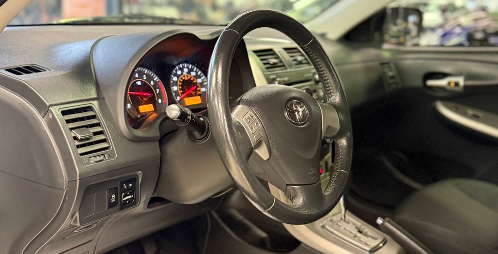 Toyota Corolla Vehicle Full-screen Gallery Image 08