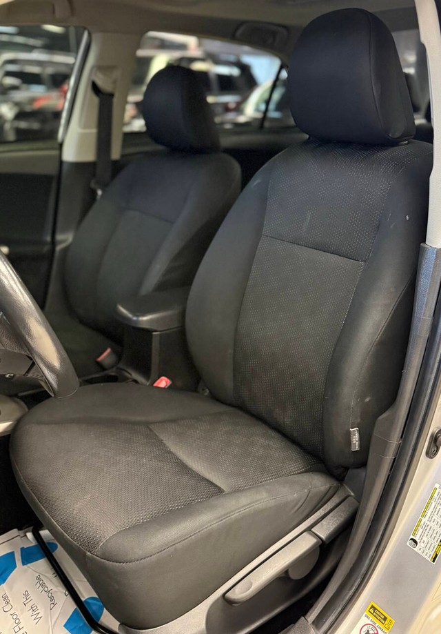 Toyota Corolla Vehicle Full-screen Gallery Image 12