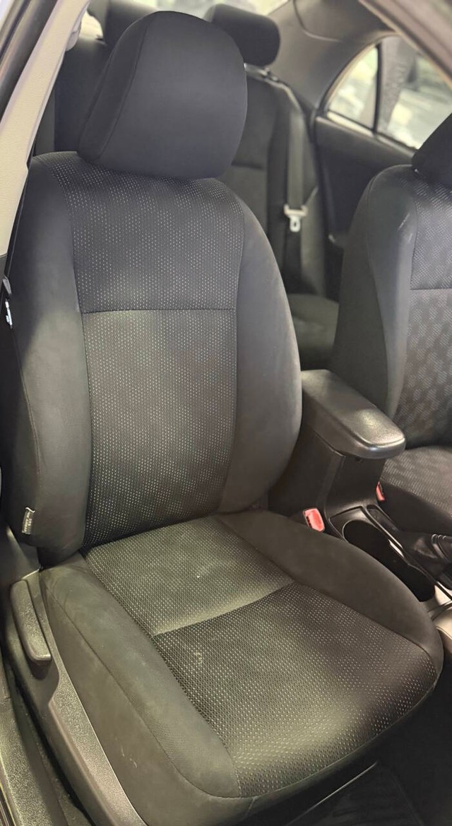 Toyota Corolla Vehicle Full-screen Gallery Image 14