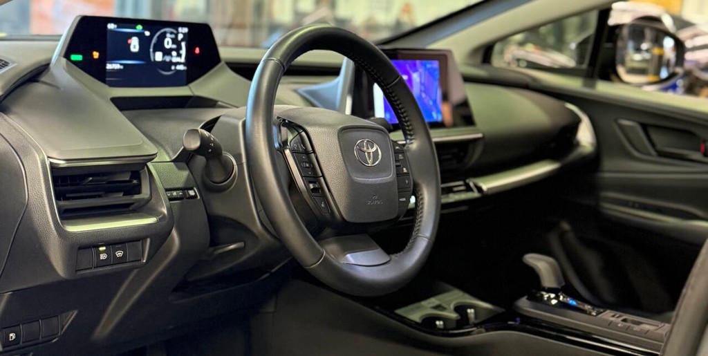 Toyota Prius Vehicle Full-screen Gallery Image 09