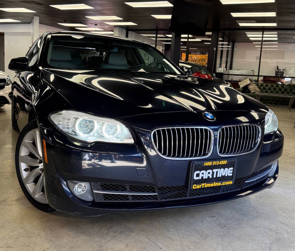 BMW 5 Series Vehicle Full-screen Gallery Image 03