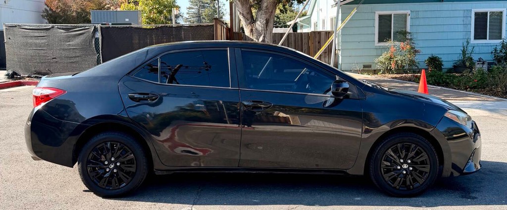 Toyota Corolla Vehicle Full-screen Gallery Image 05