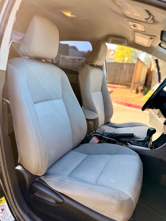 Toyota Corolla Vehicle Full-screen Gallery Image 12