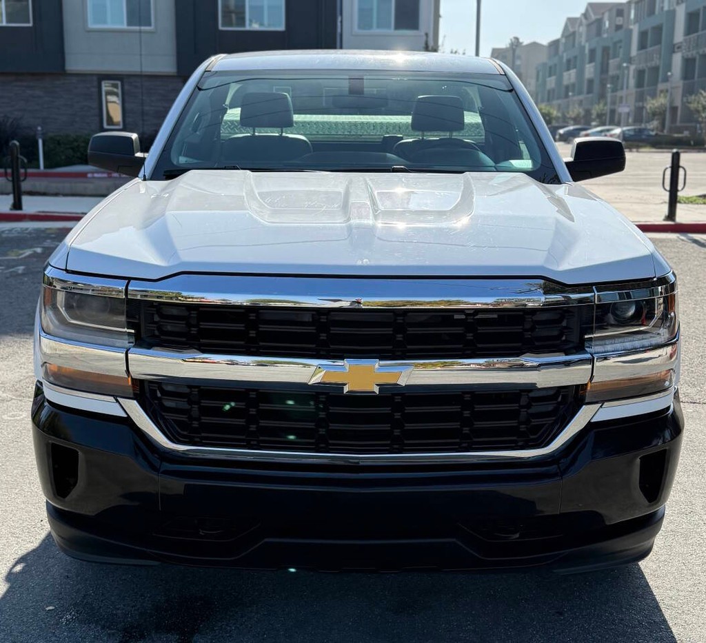 Chevrolet Silverado 1500 Vehicle Full-screen Gallery Image 02