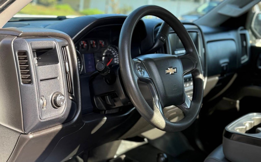 Chevrolet Silverado 1500 Vehicle Full-screen Gallery Image 10