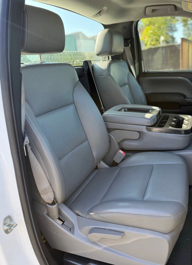 Chevrolet Silverado 1500 Vehicle Full-screen Gallery Image 14