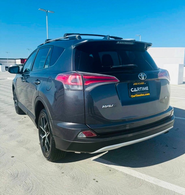 Toyota RAV4 Vehicle Full-screen Gallery Image 04