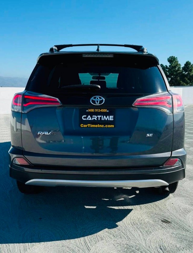 Toyota RAV4 Vehicle Full-screen Gallery Image 05