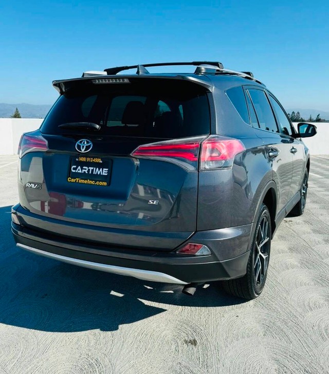 Toyota RAV4 Vehicle Full-screen Gallery Image 06