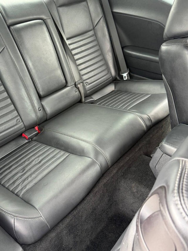 Dodge Challenger Vehicle Full-screen Gallery Image 13