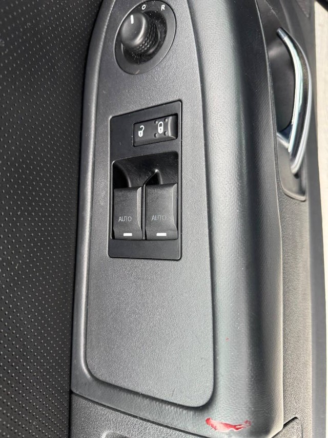 Dodge Challenger Vehicle Full-screen Gallery Image 17