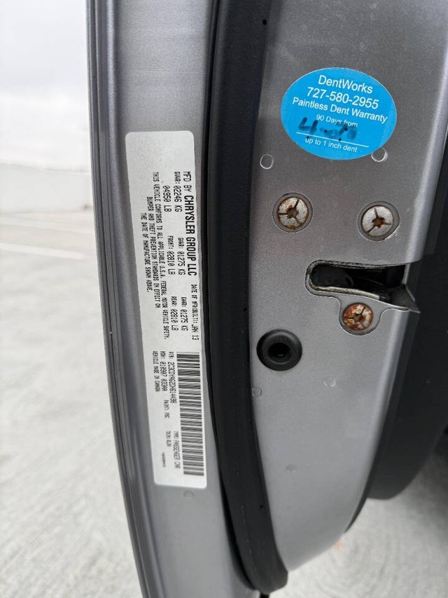 Dodge Challenger Vehicle Full-screen Gallery Image 18