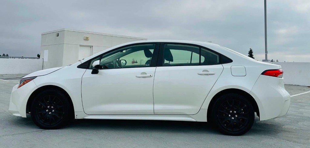 Toyota Corolla Vehicle Full-screen Gallery Image 04