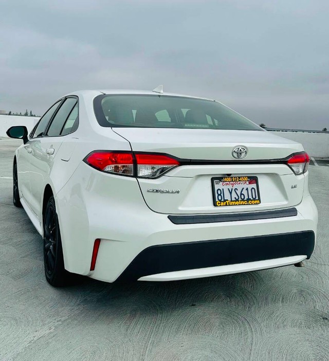 Toyota Corolla Vehicle Full-screen Gallery Image 05