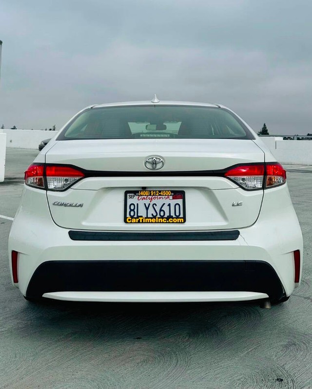 Toyota Corolla Vehicle Full-screen Gallery Image 06