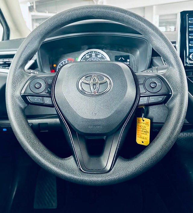 Toyota Corolla Vehicle Full-screen Gallery Image 10